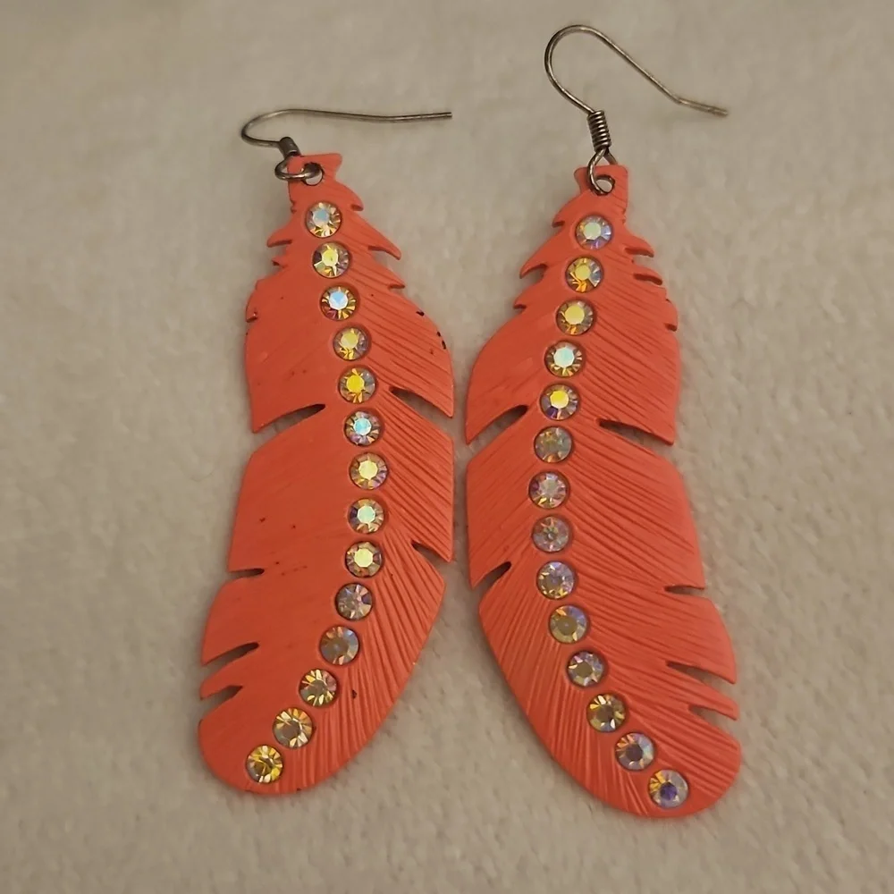 Vtg 1980s Neon Pink Aurora Borealis Rhinestones Metal Feather Festival Earrings
